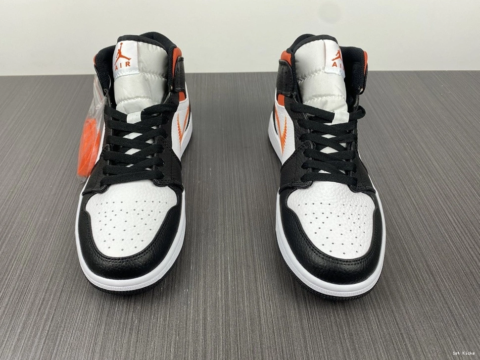 Jordan Zig Mid DN4929-100 - 1 Zag 1010